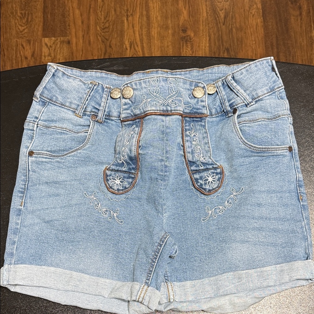 Unique Stylish Embroidered Denim Shorts Size 40/10